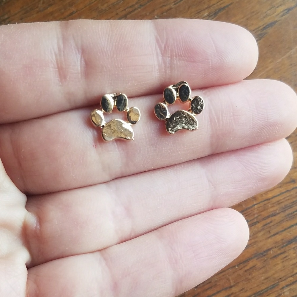 NWOT Gold Paw Prints Studs - Picture 4 of 8